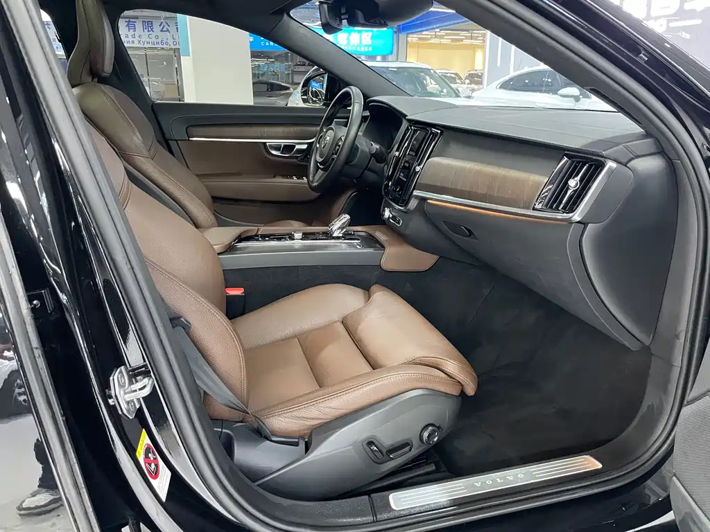 Volvo S90 2021 B5 Zhiyuan Luxury Edition купить на сайте DeffCars