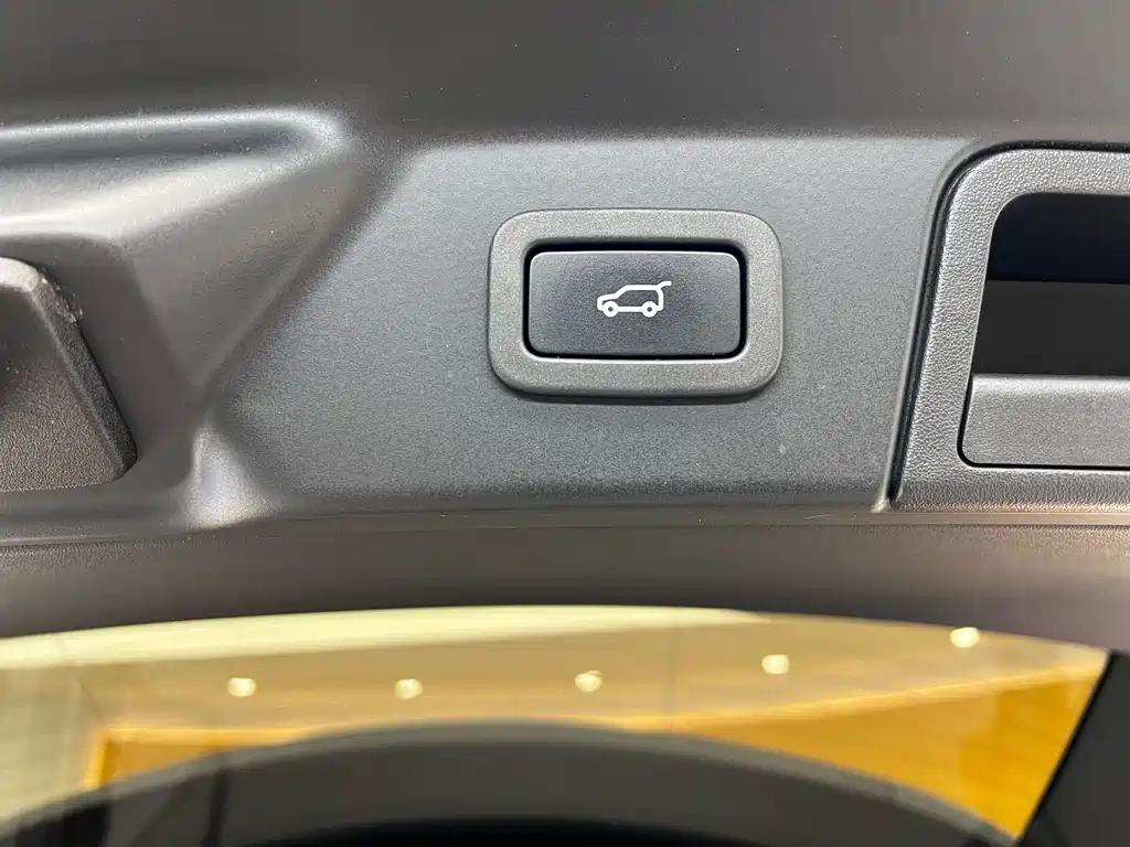 Range Rover Velar 2017 P380 R-DYNAMIC S купить на сайте DeffCars