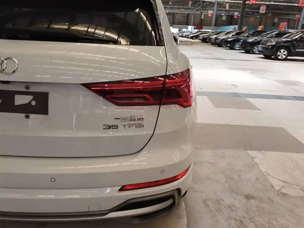 Audi Q3 2019 35 TFSI Fashionable and Dynamic купить на сайте DeffCars