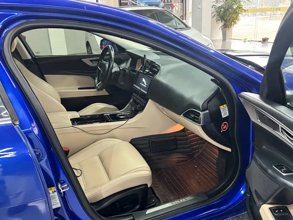 Jaguar XEL 2018 2.0T 200PS Exclusive Edition купить на сайте DeffCars