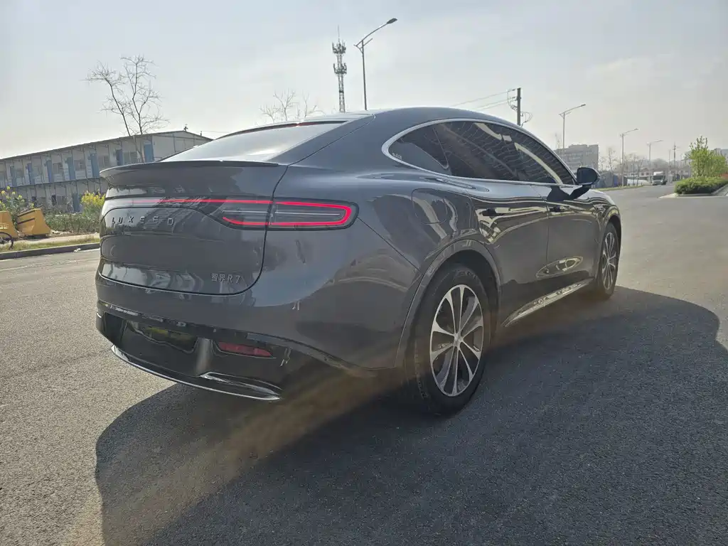 Zhijie R7 2025 extended range 251km Pro купить на сайте DeffCars