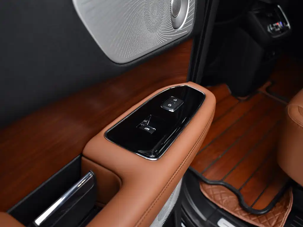 Navigator 2020 3.5T Honor Edition купить на сайте DeffCars