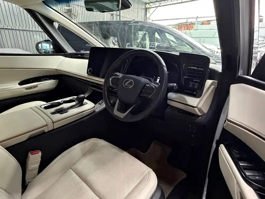 Lexus LM 2025 500h four-seat Royal Edition купить на сайте DeffCars