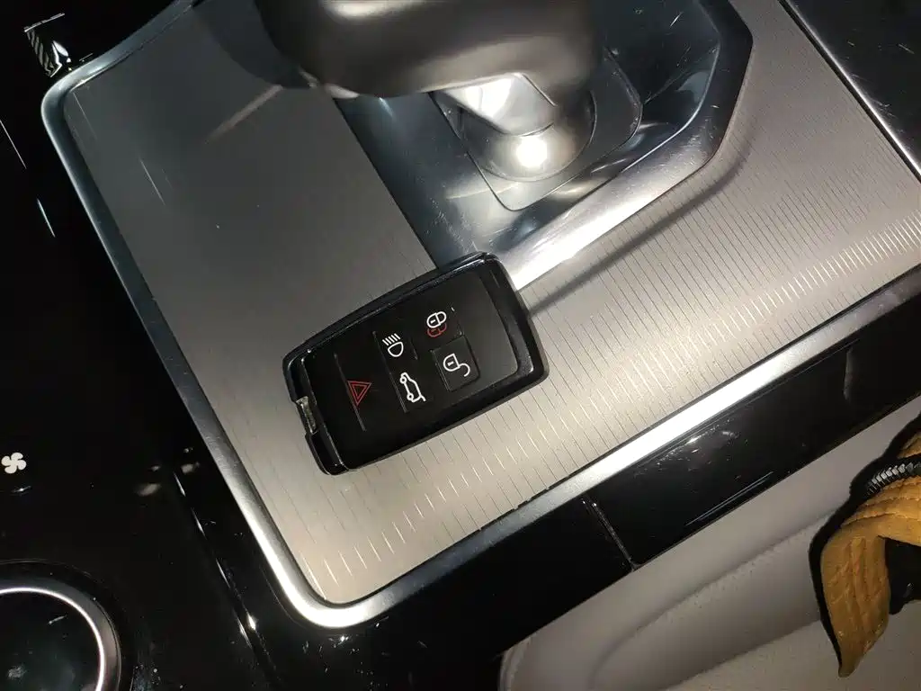 Range Rover Evoque 2020 249PS Youth Edition купить на сайте DeffCars