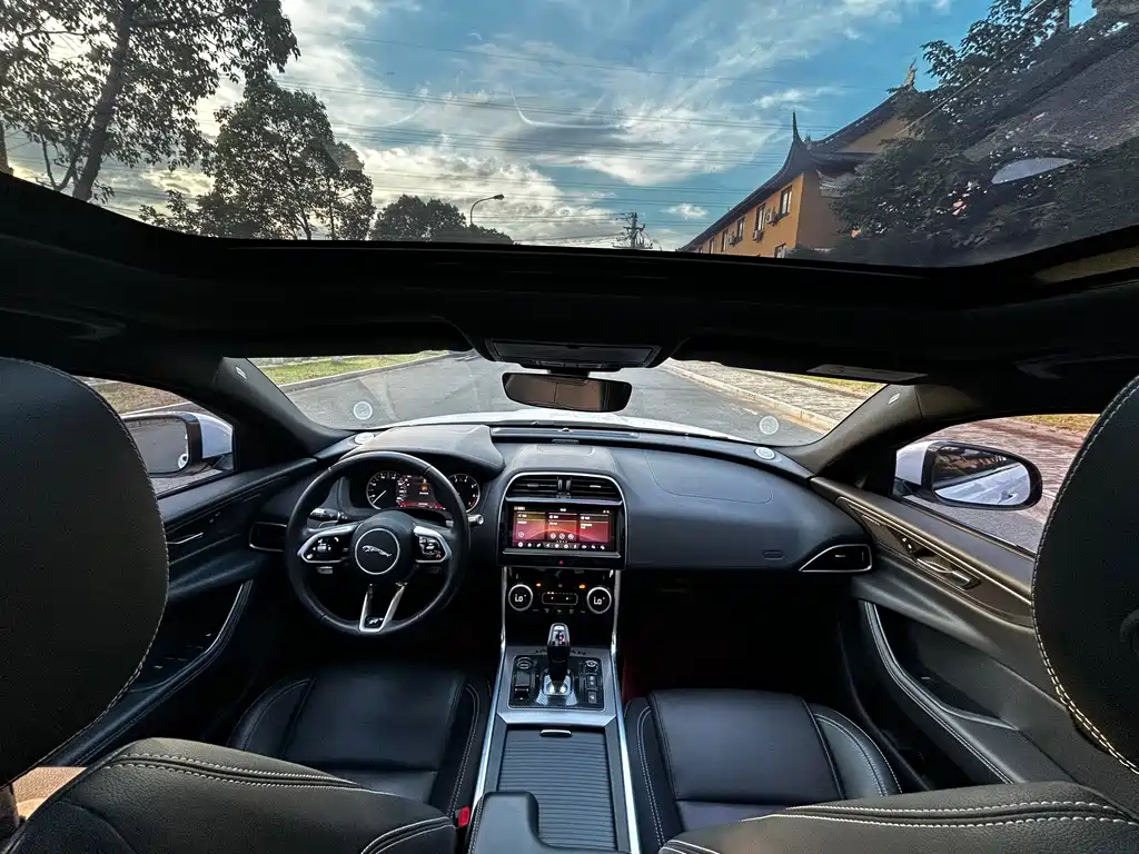 Jaguar XEL 2020 2.0T 200PS R-DYNAMIC S Enterprising Sport Edition купить на сайте DeffCars