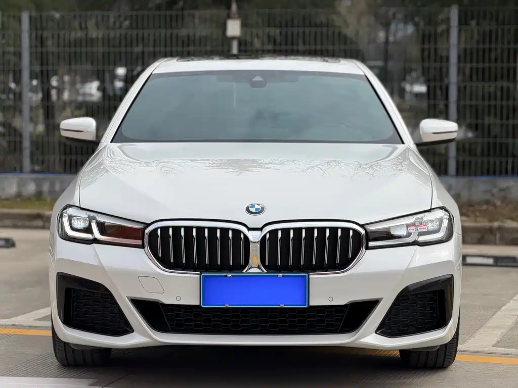 BMW 5 Series 2023 530Li Leading M Sports Package купить на сайте DeffCars