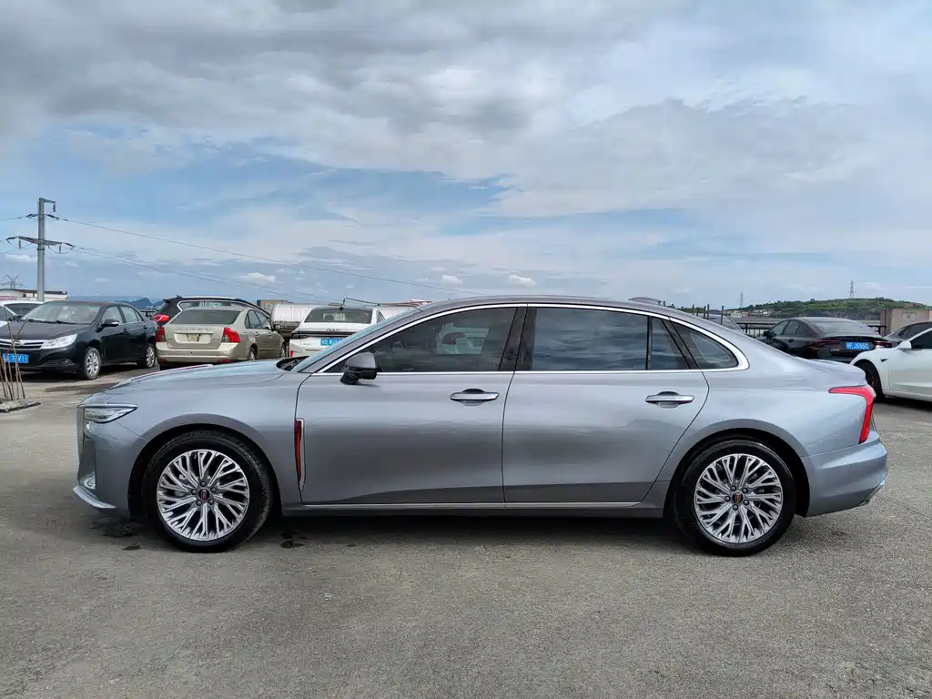 Hongqi H5 2023 2.0T Automatic Zhilianqichang Edition купить на сайте DeffCars