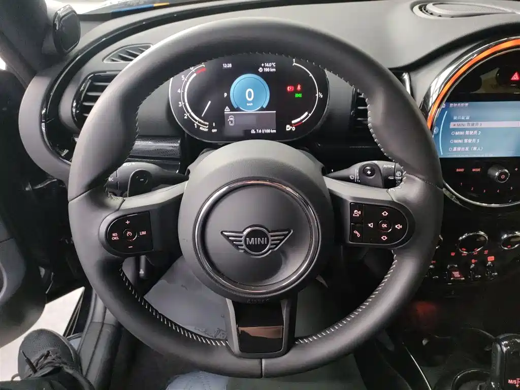 MINI CLUBMAN 2023 facelift 2.0T COOPER S Connoisseur купить на сайте DeffCars