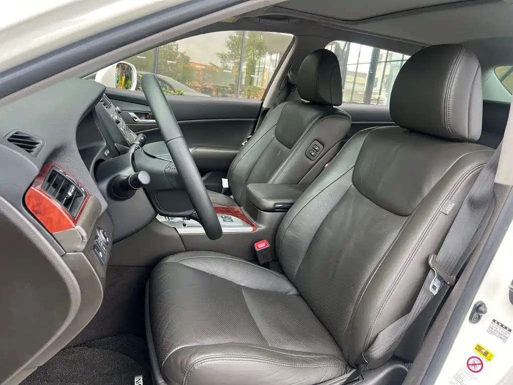 Crown 2012 2.5L Royal Leather Edition купить на сайте DeffCars