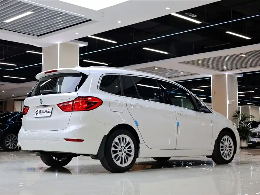BMW 2 Series Multipurpose Station Wagon 2019 220i Leading Model купить на сайте DeffCars