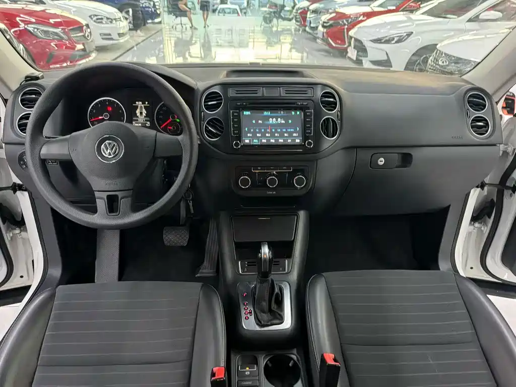 Tiguan 2016 300TSI automatic two-wheel drive fashion version купить на сайте DeffCars