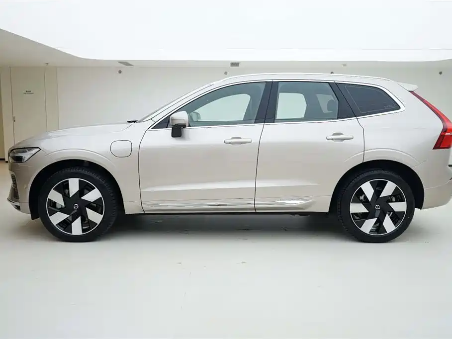 Volvo XC60 plug-in hybrid 2024 T8 plug-in hybrid long-range four-wheel drive Zhiyuan luxury version купить на сайте DeffCars