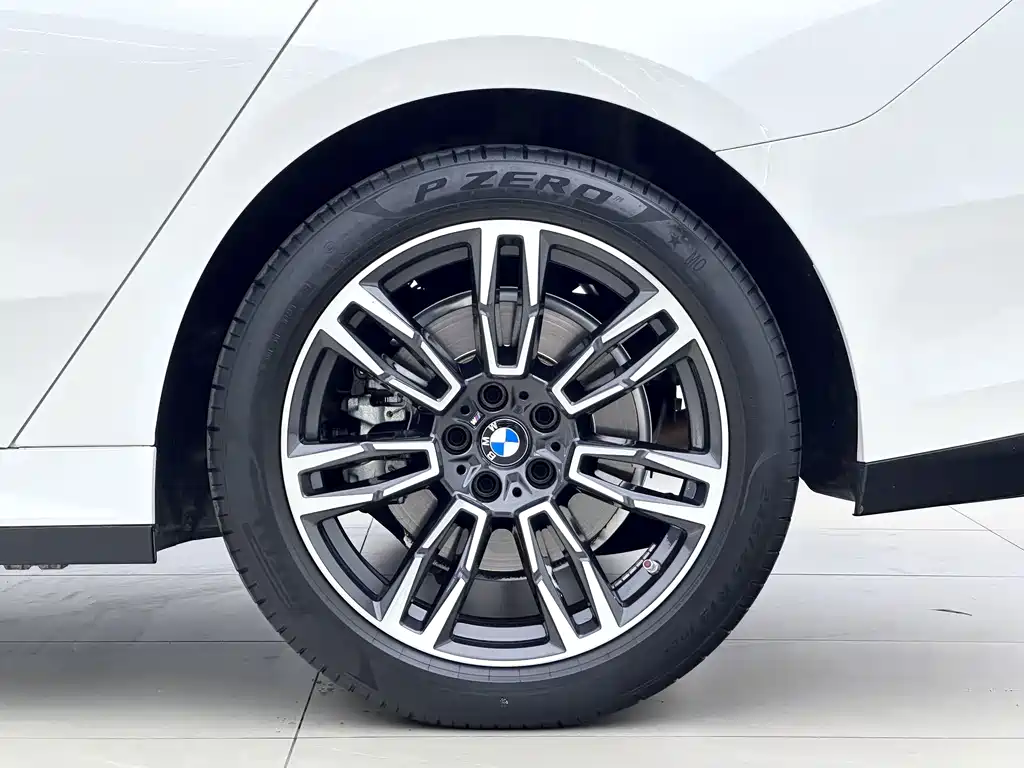 BMW 5 Series 2024 530Li Leading M Sports Package купить на сайте DeffCars