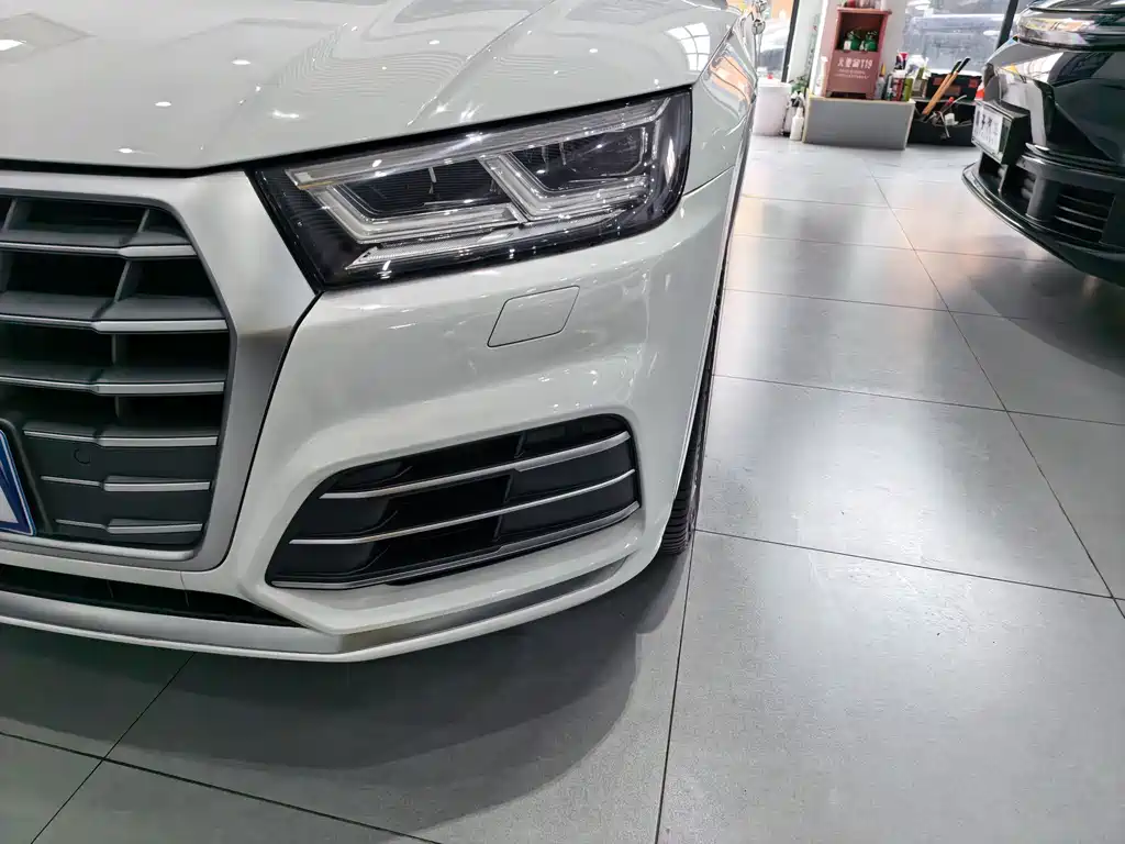 Audi Q5L 2020 40 TFSI enjoys fashionable style купить на сайте DeffCars