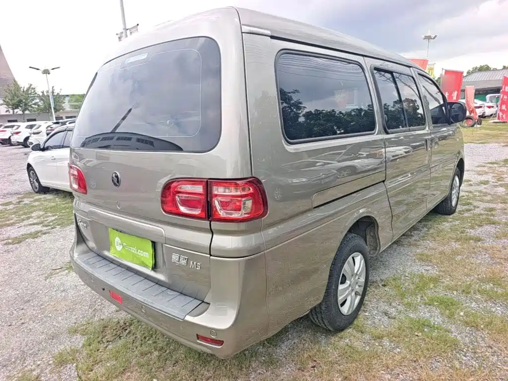 Lingzhi 2022 M5L 1.6L practical 7 seats купить на сайте DeffCars
