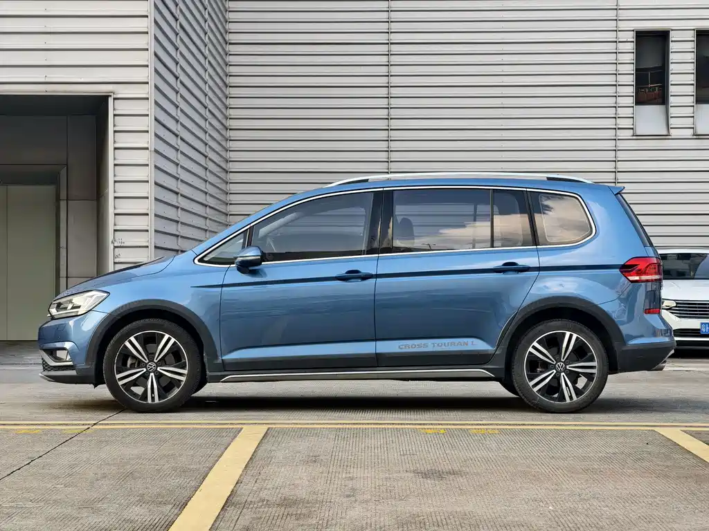 Touran 2021 Touran L 280TSI DSG expansion version 7 seats купить на сайте DeffCars