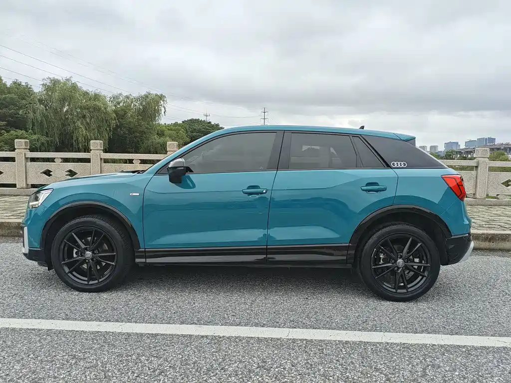 Audi Q2L 2021 35 TFSI fashionable and dynamic купить на сайте DeffCars