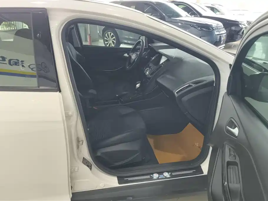 Focus 2018 hatchback classic EcoBoost 125 automatic super stylish smart mobility version купить на сайте DeffCars