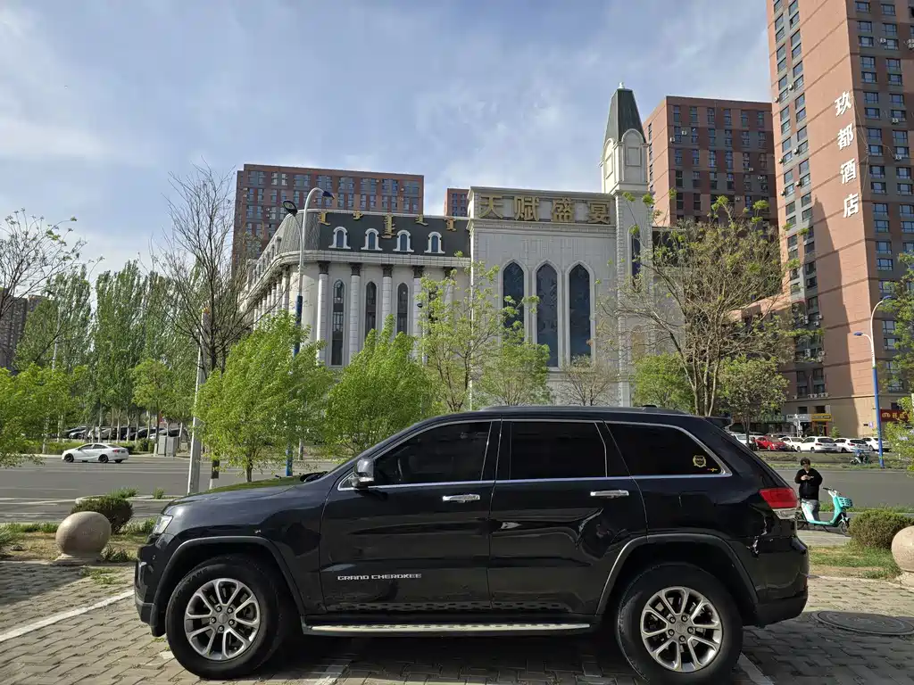 Grand Cherokee (Imported) 2015 3.0L Comfort Navigation Edition купить на сайте DeffCars