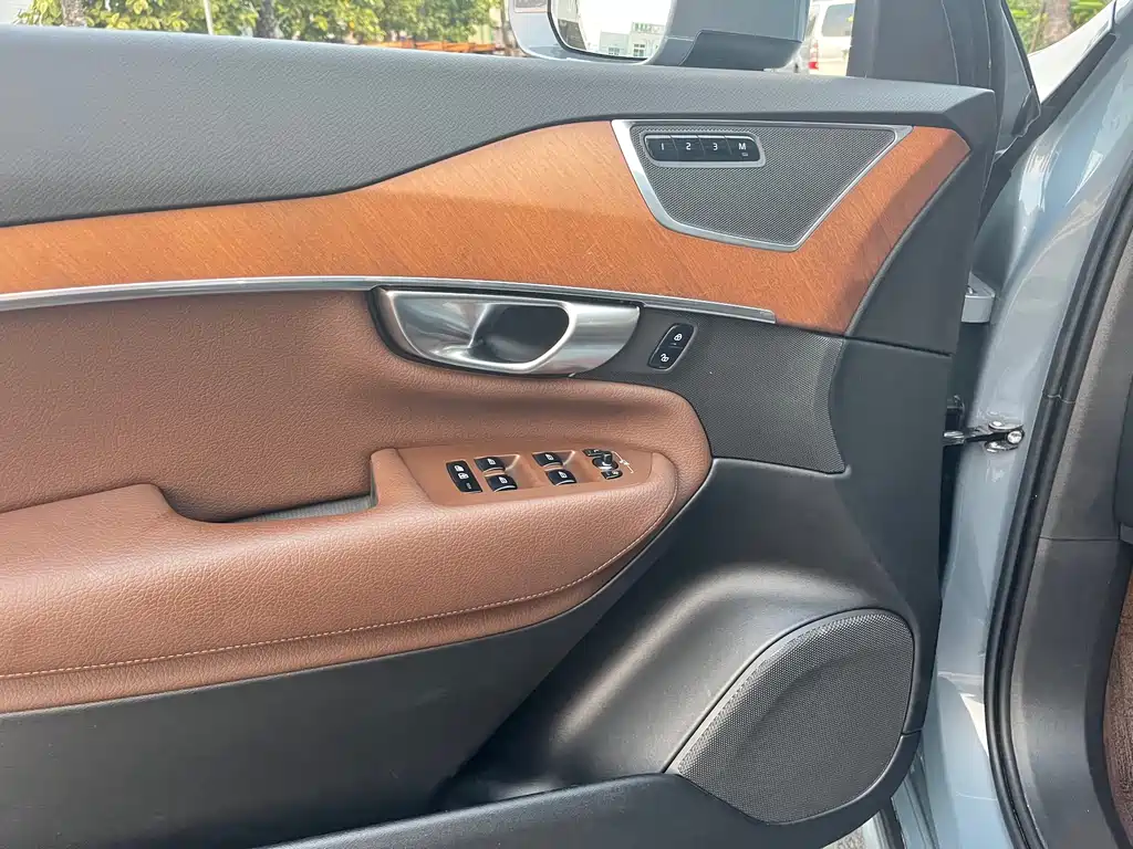 Volvo XC90 2020 T6 Zhiyi Luxury Edition 7 seats купить на сайте DeffCars