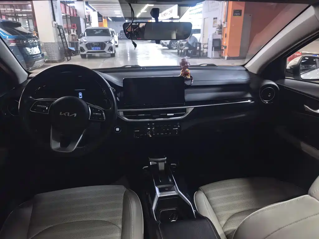 Kia K3 2023 1.5L CVT Deluxe Edition купить на сайте DeffCars