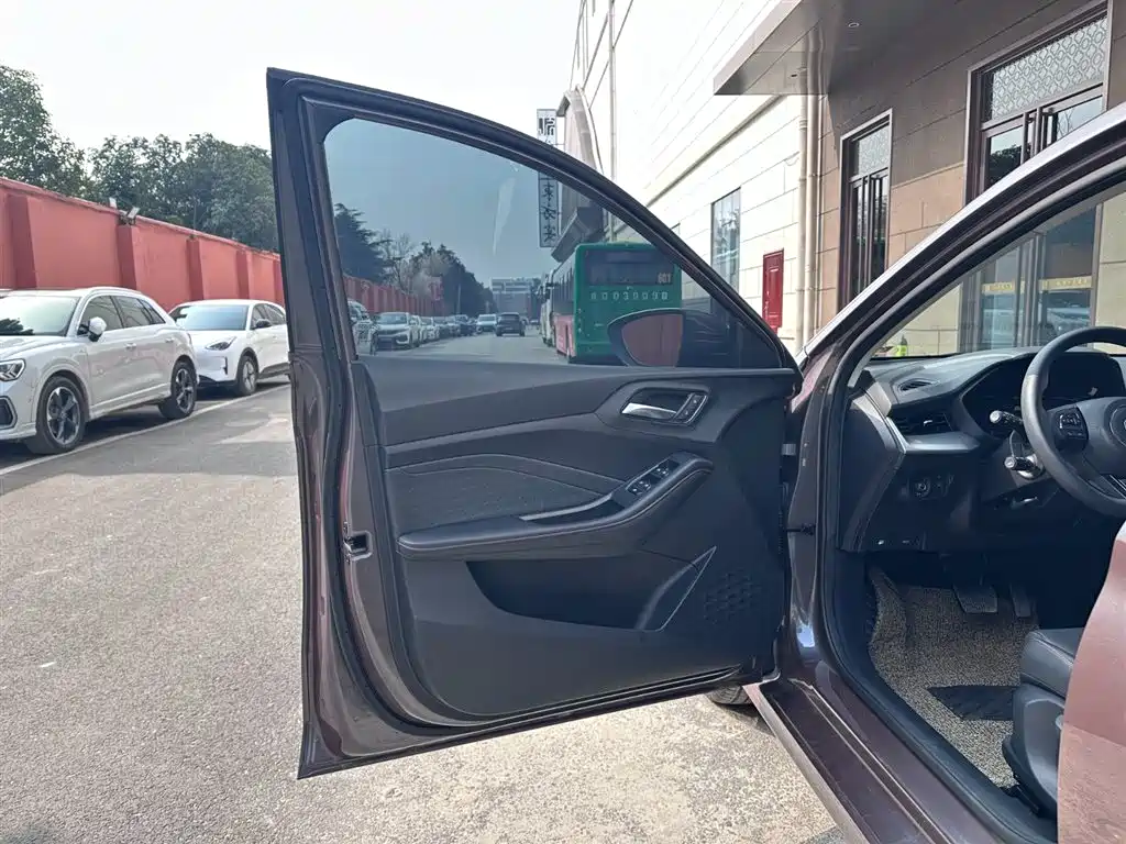 MG5 2023 180DVVT CVT Deluxe Edition купить на сайте DeffCars