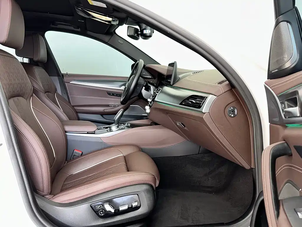 BMW 5 Series New Energy 2022 535Le Pioneer Edition M Sports Package купить на сайте DeffCars