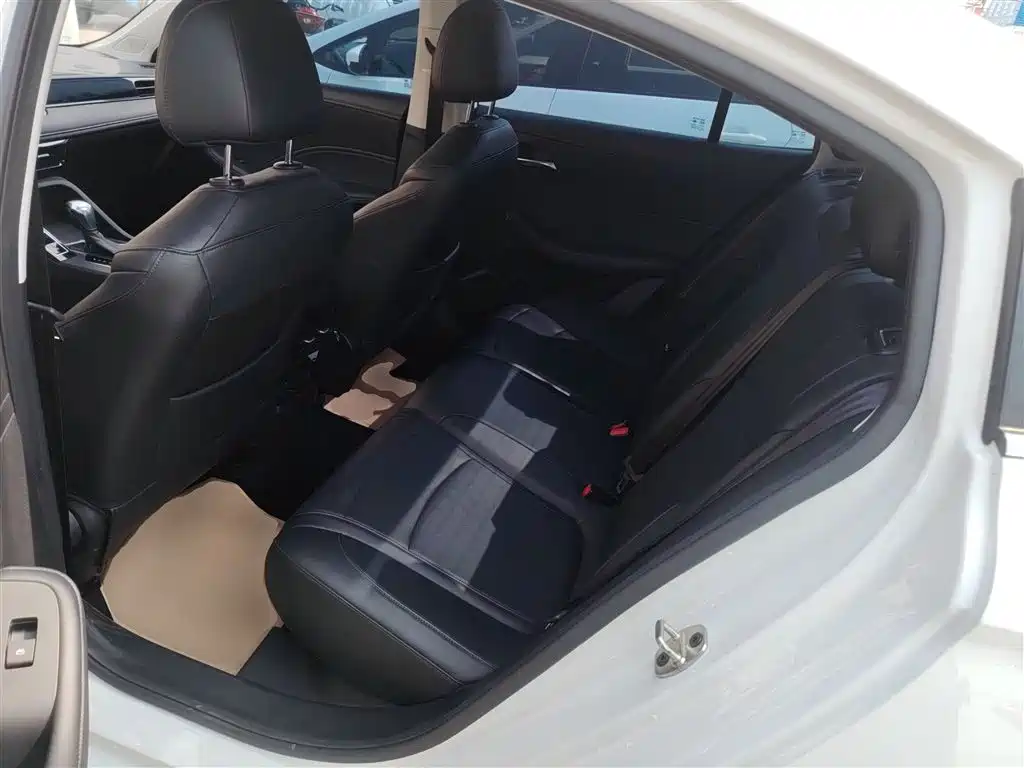 Roewe i5 2023 1.5L CVT Premium Edition купить на сайте DeffCars