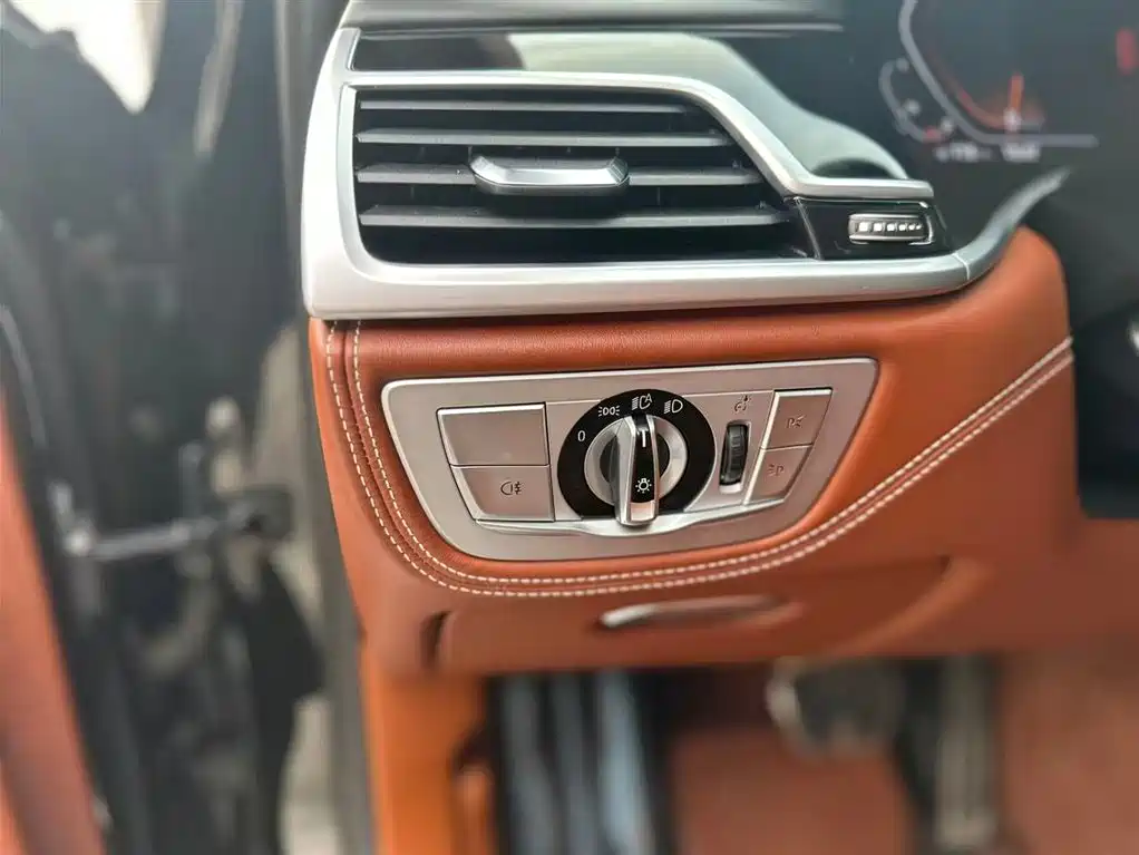 BMW 7 Series 2021 740Li xDrive Executive M Sports Package купить на сайте DeffCars