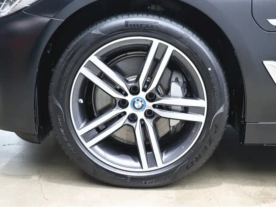 BMW 5 Series New Energy 2022 Model 535Le Luxury Package купить на сайте DeffCars