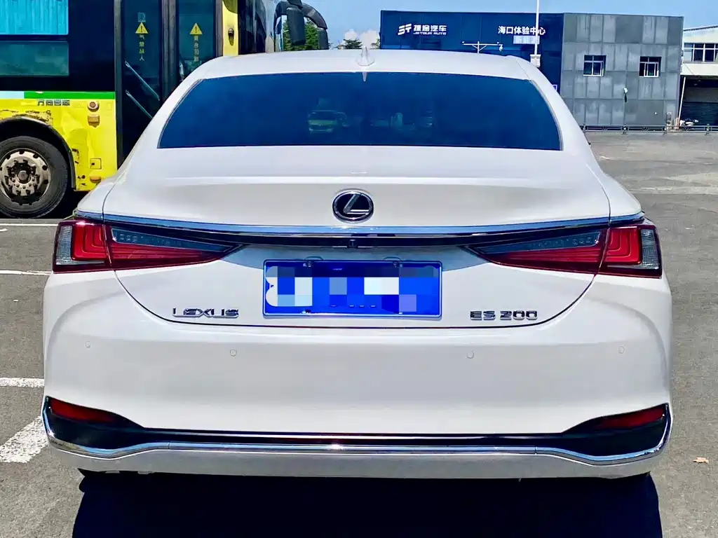 Lexus ES 2023 200 Excellence Edition купить на сайте DeffCars