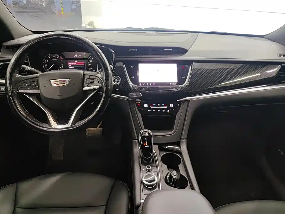 Cadillac XT6 2022 2.0T six-seat two-wheel drive luxury model купить на сайте DeffCars