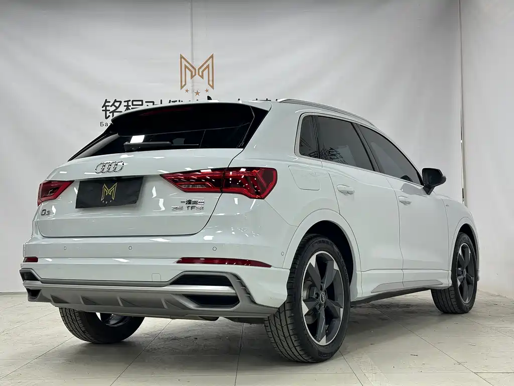 Audi Q3 2022 35 TFSI Fashionable and Dynamic купить на сайте DeffCars