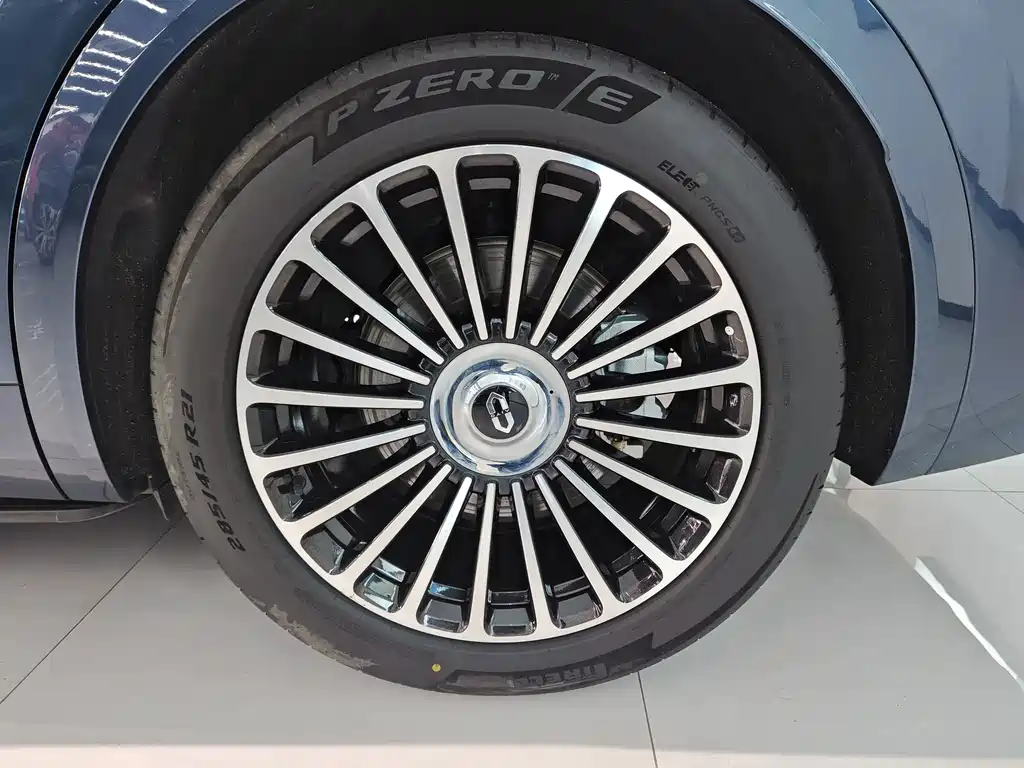 Wenjie M8 2025 extended range Ultra version 53.4kWh 5-seater version 192-line lidar) купить на сайте DeffCars