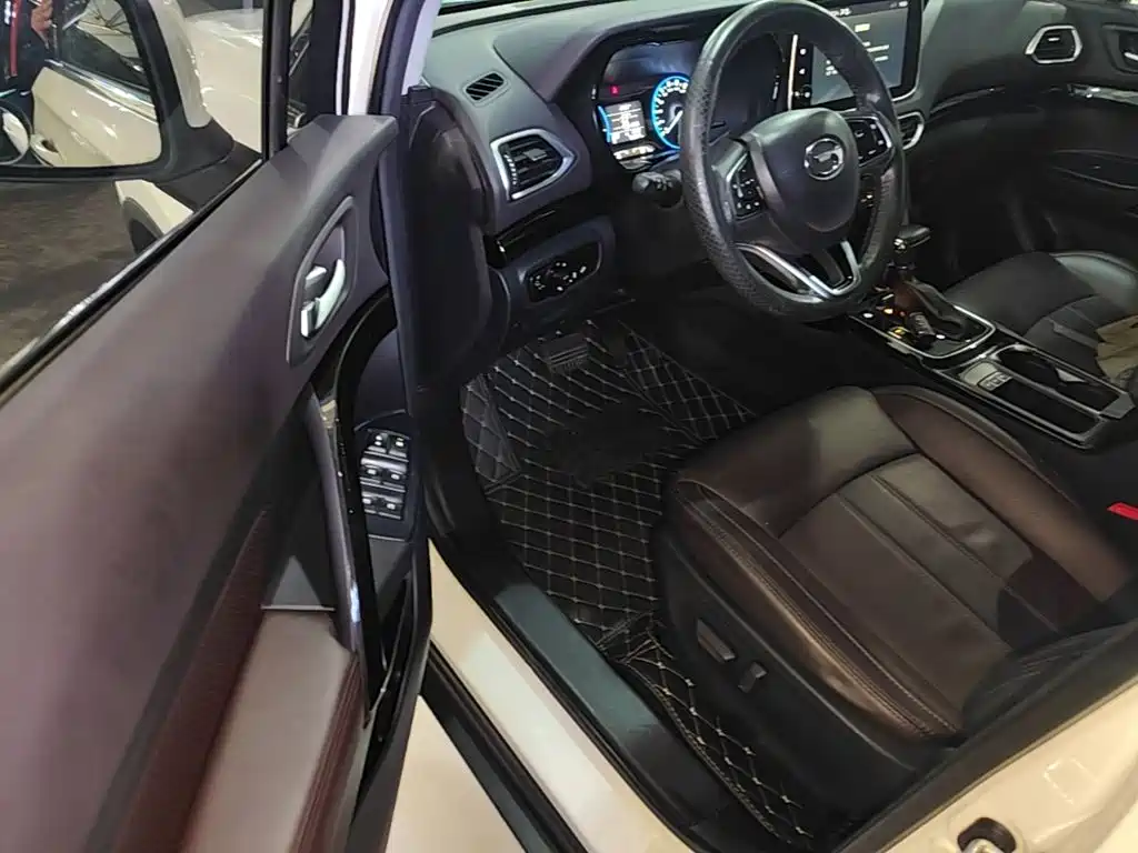 Trumpchi GS4 2018 Model 235T Automatic Two-Wheel Drive Deluxe Wisdom Connected Million Memorial Edition купить на сайте DeffCars