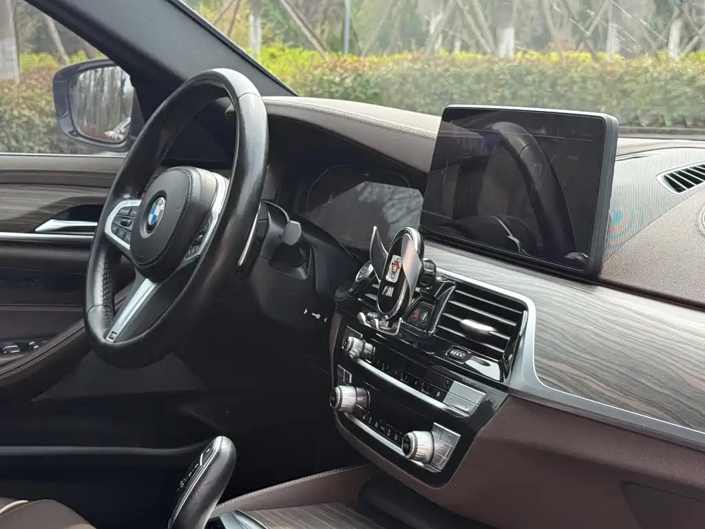 BMW 5 Series 2022 facelift 530Li leading M sports package купить на сайте DeffCars