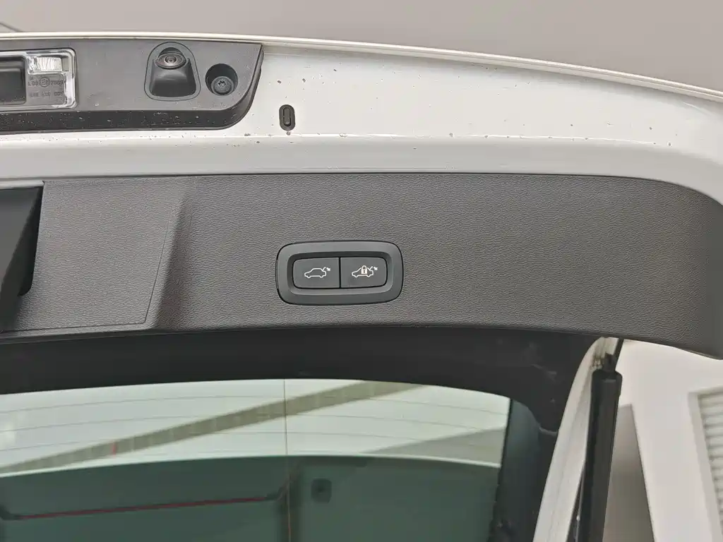 Volvo XC40 2025 B4 four-wheel drive Zhiyuan luxury version купить на сайте DeffCars