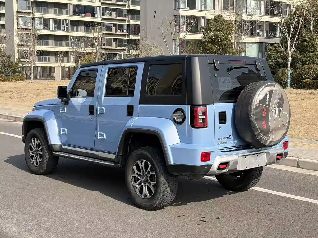 Beijing off-road BJ40 2023 2.0T automatic two-wheel drive city hunter version knight type купить на сайте DeffCars