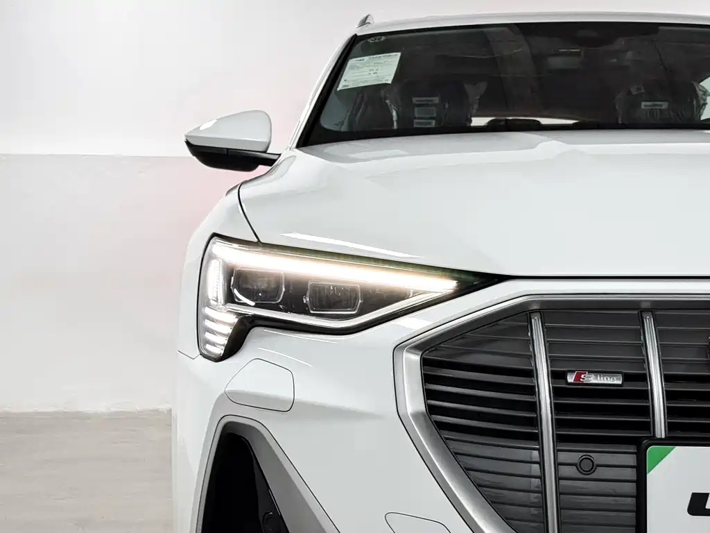 Audi e-tron 2021 50 quattro luxury model купить на сайте DeffCars