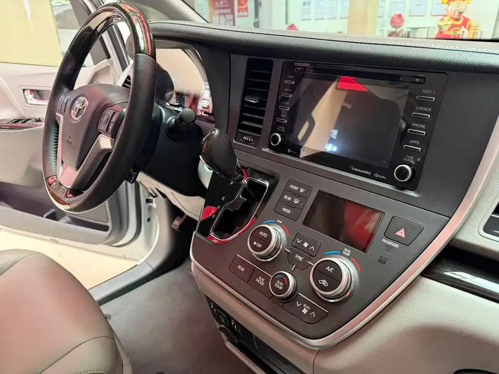 SIENNA 2015 3.5L 2WD LE купить на сайте DeffCars