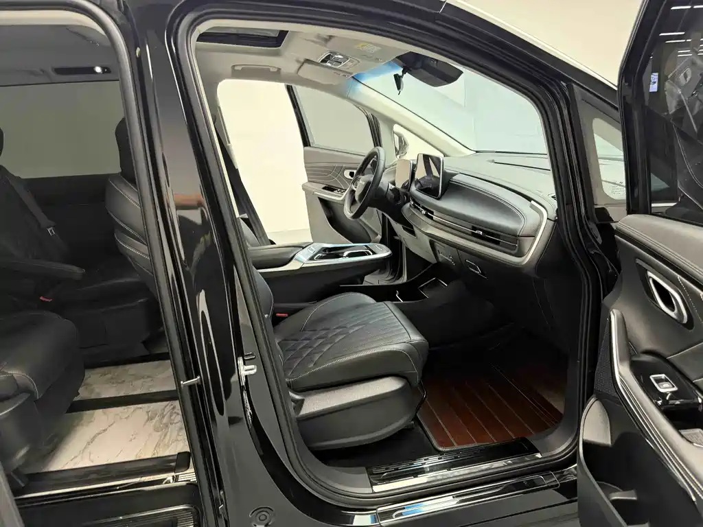 Maxus G90 2022 2.0T Nebula seven-seater version купить на сайте DeffCars