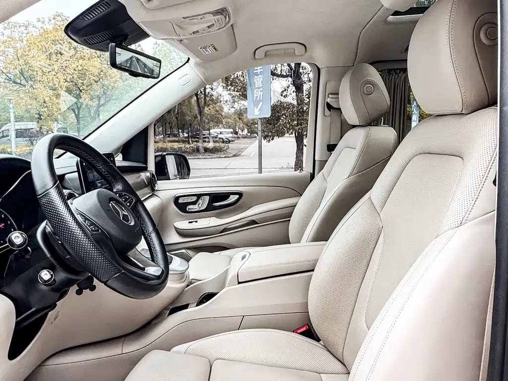 Mercedes-Benz V-Class 2022 V 260 L Long Wheelbase Luxury Edition купить на сайте DeffCars