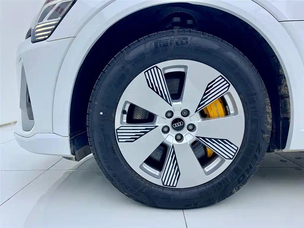Audi e-tron 2021 50 quattro luxury model купить на сайте DeffCars