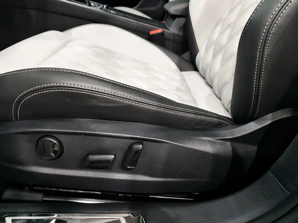 Magotan 2023 2 million commemorative edition 330TSI DSG leading model купить на сайте DeffCars