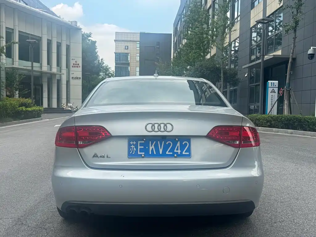Audi A4L 2011 2.0 TFSI technology купить на сайте DeffCars