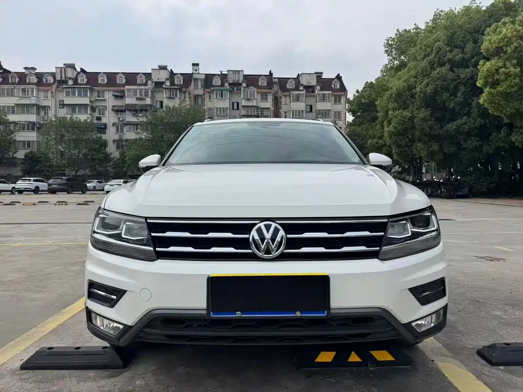 Tiguan L 2017 330TSI automatic two-wheel drive luxury version купить на сайте DeffCars