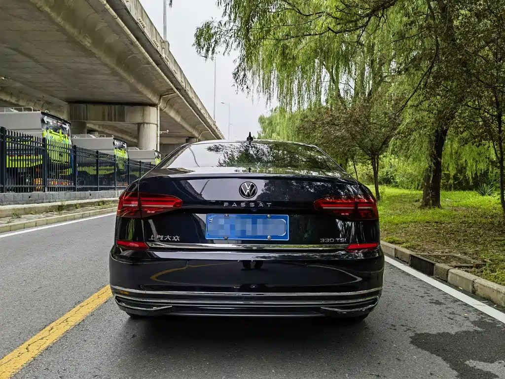 Passat 2022 330TSI Deluxe Edition купить на сайте DeffCars