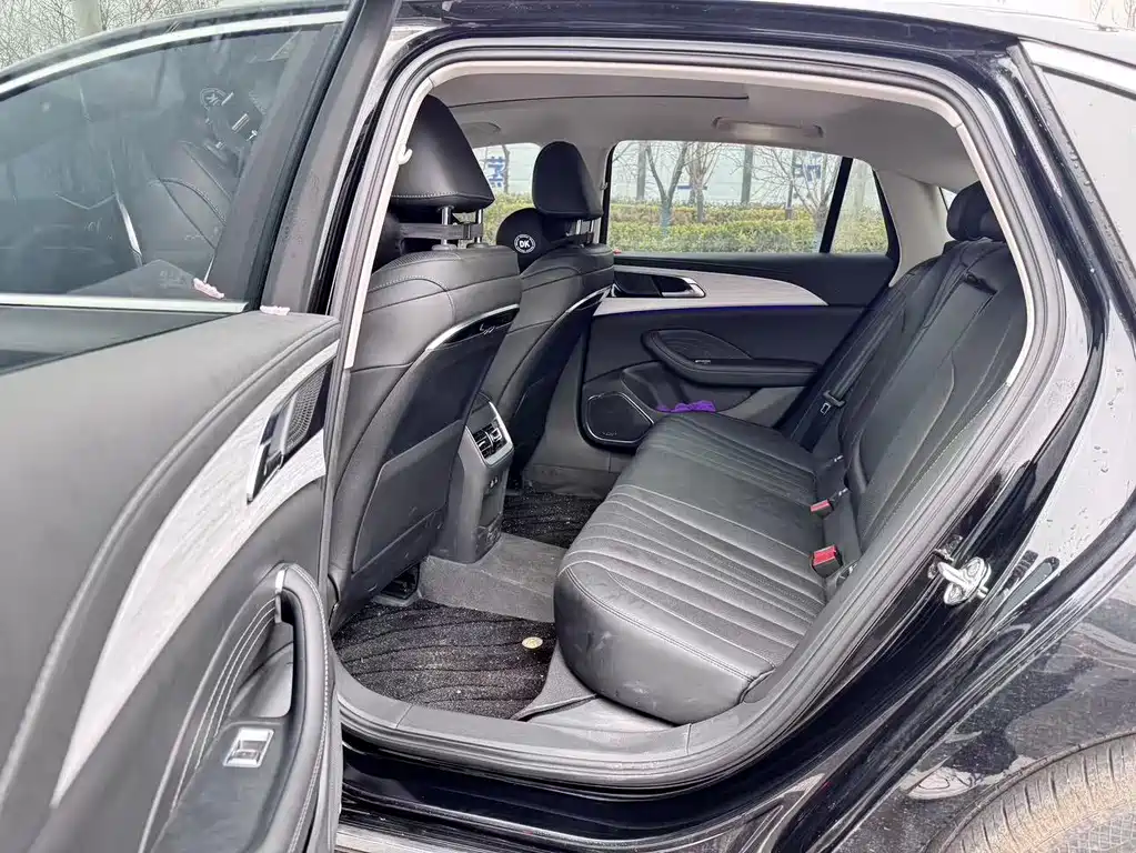 Hongqi H5 2025 2.0T automatic Qichang version купить на сайте DeffCars