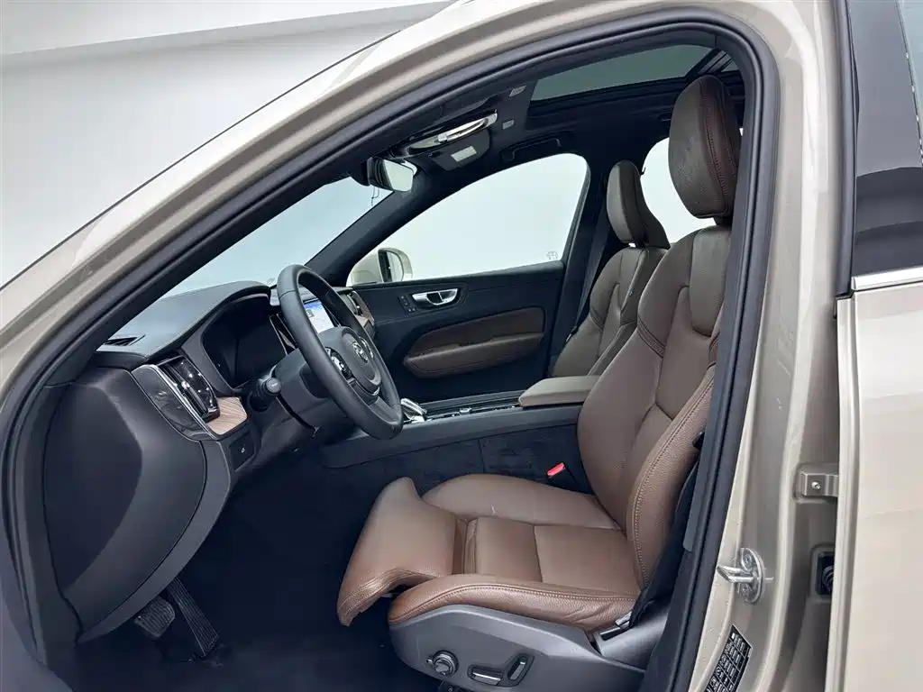 Volvo XC60 2025 B5 four-wheel drive Zhiyuan luxury version купить на сайте DeffCars