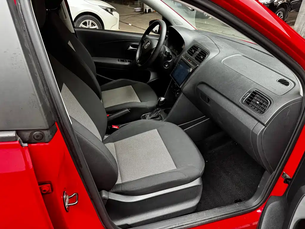 Polo 2018 1.5L automatic luxury model купить на сайте DeffCars
